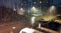 Ankara’da üçüncü cemrenin ardından yağan kar şaşkınlık yarattı