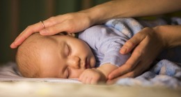 Bebeğinizin hızlıca uyumasını sağlayacak 3 teknik