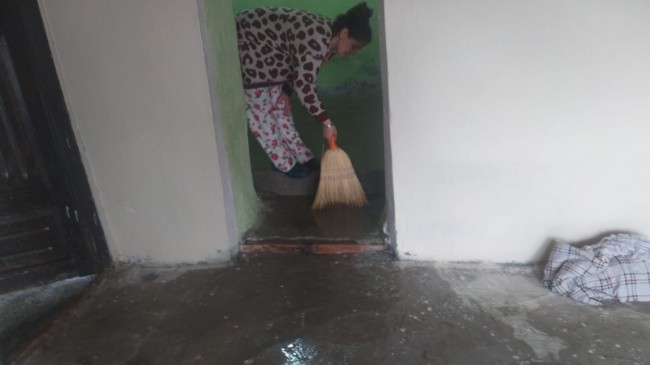 Hakkari’de 4 kişilik ailenin evi sular altında kaldı