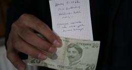 Nevşehir’de camideki prizi kullanan genç, kitaplığa para ve not bıraktı
