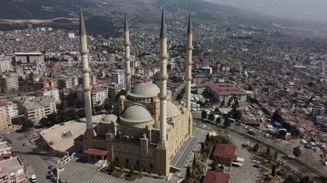 Abdülhamid Han Camisi depremlerin ardından ibadete kapatıldı