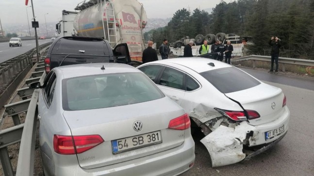 TEM’de zincirleme kaza, İstanbul istikameti ulaşıma kapandı